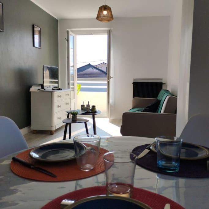 Appartement Verdoyant Au Bord Du Lac Leman Entre Evian Et Thonon Dans Une Villa Publier Exterior foto